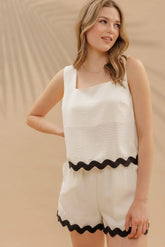 CONTRAST WAVY HEM SHORT